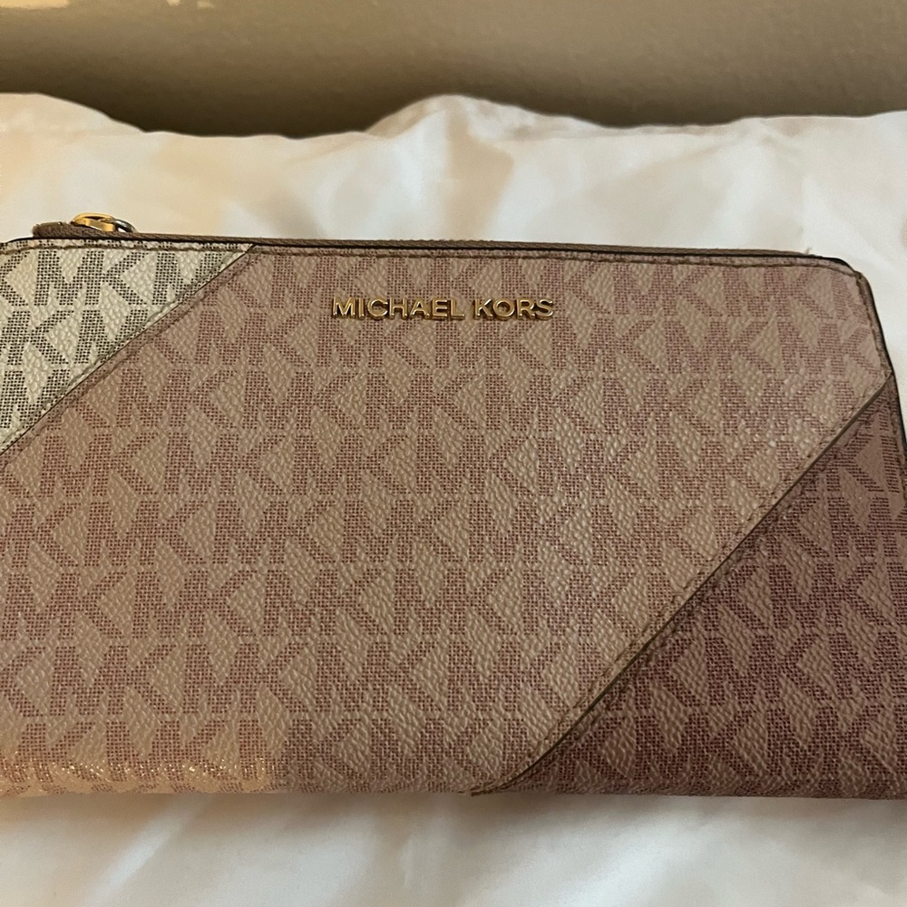 Michael Kors’s wallet